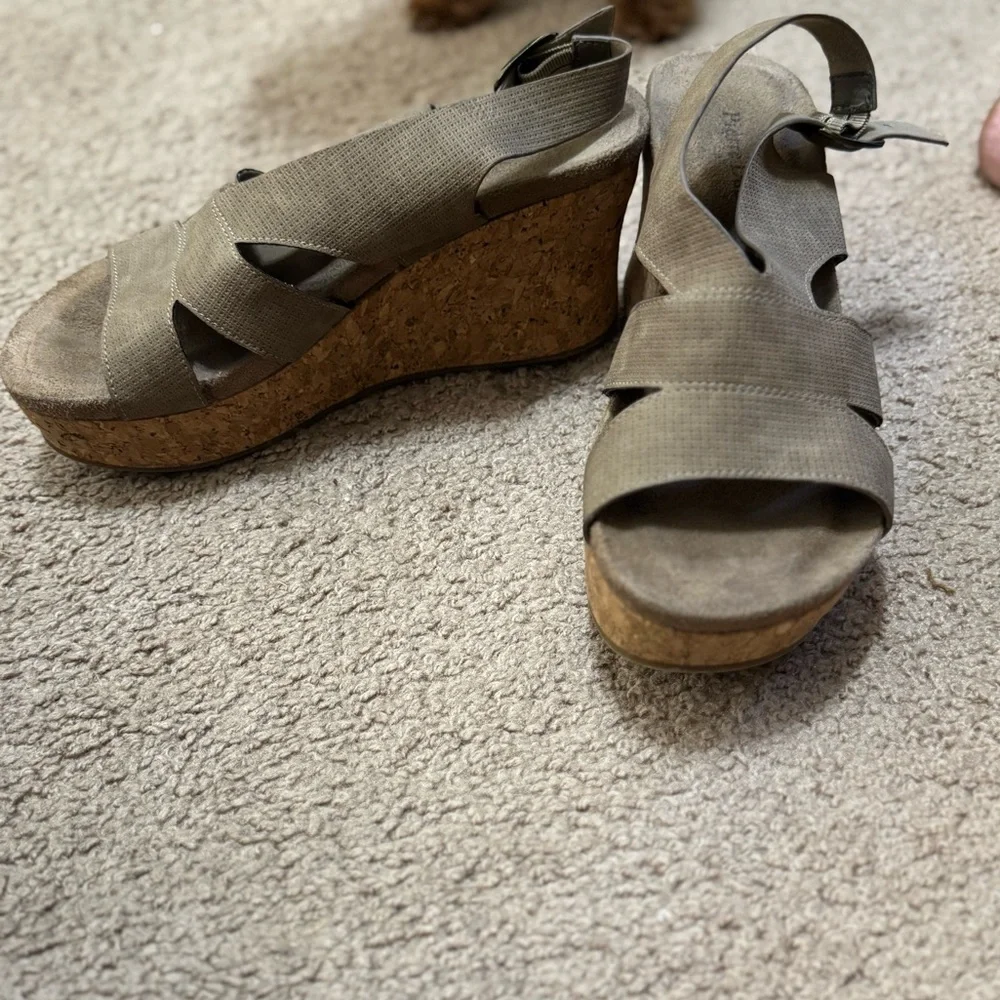 Pierre Dumas Taupe Peep toe Wedges - Picture 2 of 6